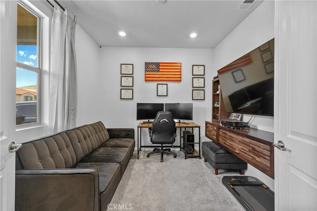 2694 Kings Canyon Drive, Jurupa Valley, California 92509 home-pic-2